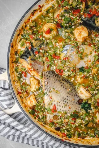 SAUCE GOMBO PISTACHE VIANDE OU POISSON FUME/ WATER FUFU OU TAPIOCA