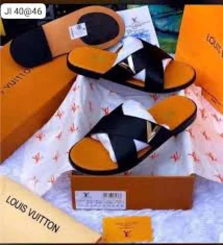 Babouche en Cuir Louis Vitton Noir, Produit Générique